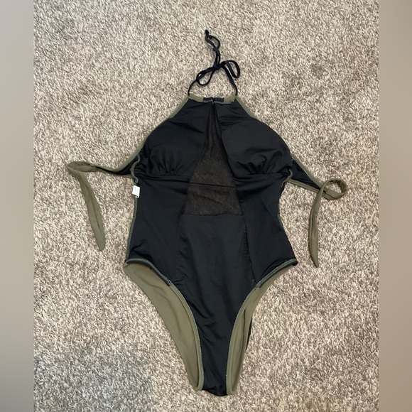Cupshe olive and black halter one piece swimsuit. Size medium - Picture 4 of 7